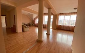 Apartments On Parkaniya 2A
